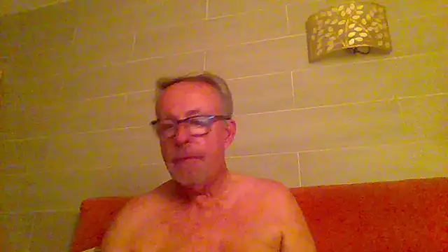Snapshot of tuggy59 chatting on June 11, 2026, 3:47 am tuggy59 online show from June 11, 2026, 3:47 am