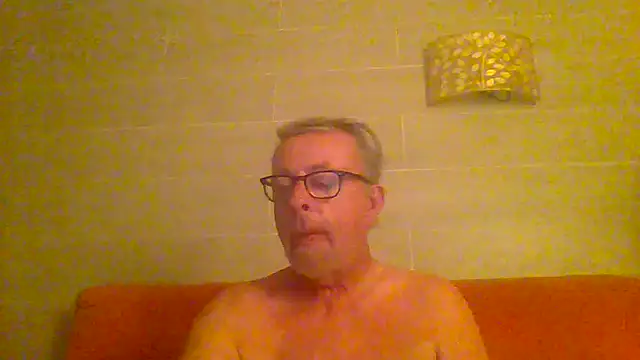 Snapshot of tuggy59 chatting on August 8, 2026, 4:52 am tuggy59 online show from August 8, 2026, 4:52 am