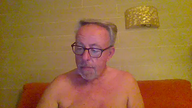 Snapshot of tuggy59 chatting on June 24, 2026, 4:33 am tuggy59 online show from June 24, 2026, 4:33 am