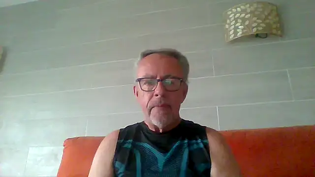 Snapshot of tuggy59 chatting on June 14, 2026, 5:41 am tuggy59 online show from June 14, 2026, 5:41 am