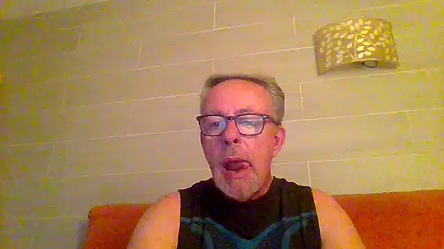 Snapshot of tuggy59 chatting on June 17, 2026, 4:45 am tuggy59 online show from June 17, 2026, 4:45 am
