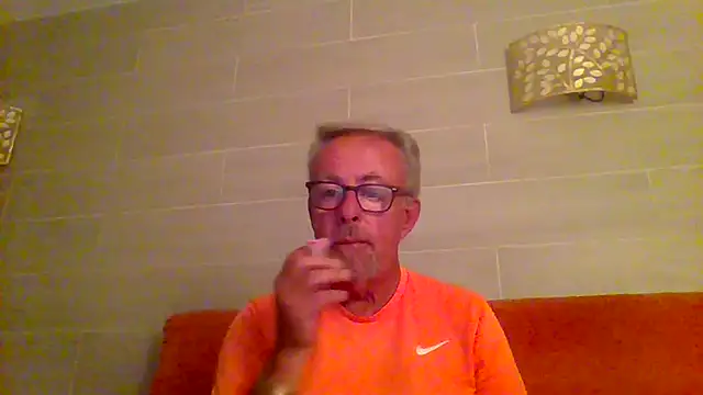 Snapshot of tuggy59 chatting on November 30, 2025, 5:30 am tuggy59 online show from November 30, 2025, 5:30 am