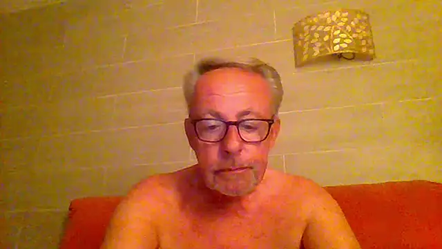 Snapshot of tuggy59 chatting on June 3, 2026, 3:51 am tuggy59 online show from June 3, 2026, 3:51 am