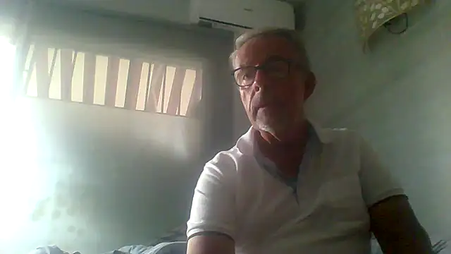 Snapshot of tuggy59 chatting on November 5, 2025, 7:44 am tuggy59 online show from November 5, 2025, 7:44 am