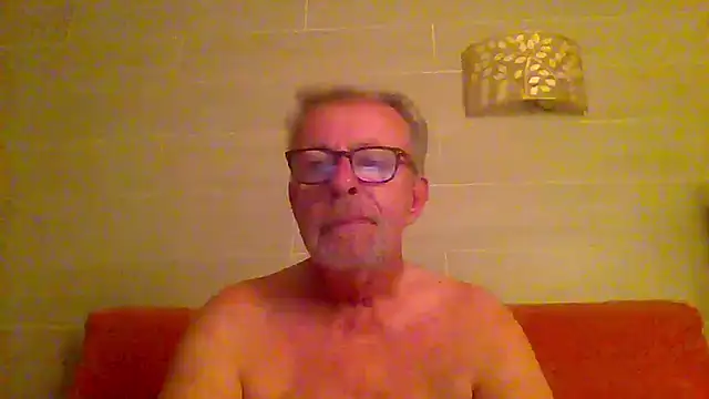 Snapshot of tuggy59 chatting on June 7, 2026, 4:39 am tuggy59 online show from June 7, 2026, 4:39 am