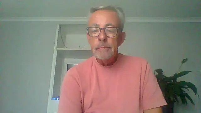 Snapshot of tuggy59 chatting on September 14, 2025, 5:30 am tuggy59 online show from September 14, 2025, 5:30 am