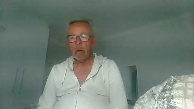 Snapshot of tuggy59 chatting on October 8, 2025, 4:36 am tuggy59 online show from October 8, 2025, 4:36 am