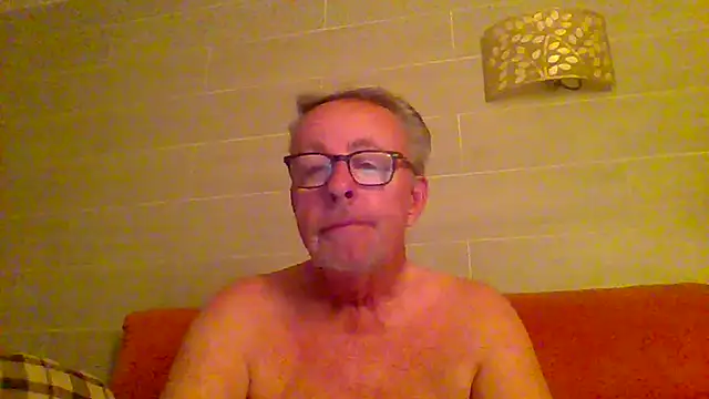 Snapshot of tuggy59 chatting on June 13, 2026, 4:10 am tuggy59 online show from June 13, 2026, 4:10 am