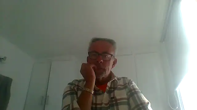 Snapshot of tuggy59 chatting on September 18, 2025, 3:04 pm tuggy59 online show from September 18, 2025, 3:04 pm