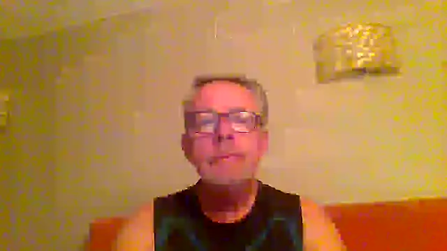 Snapshot of tuggy59 chatting on June 16, 2026, 3:39 am tuggy59 online show from June 16, 2026, 3:39 am