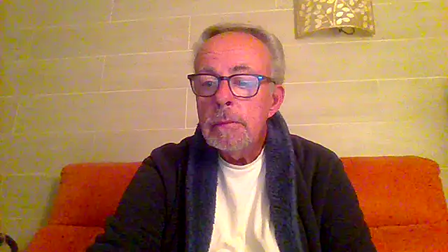 Snapshot of tuggy59 chatting on December 5, 2025, 2:43 am tuggy59 online show from December 5, 2025, 2:43 am