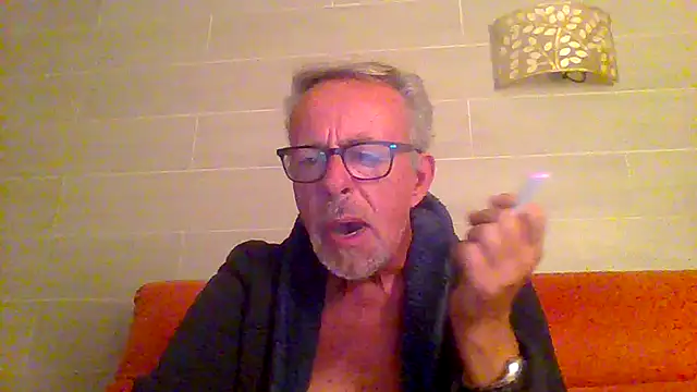 Snapshot of tuggy59 chatting on December 1, 2025, 5:52 am tuggy59 online show from December 1, 2025, 5:52 am