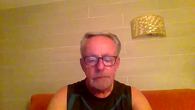 Snapshot of tuggy59 chatting on June 15, 2026, 4:34 am tuggy59 online show from June 15, 2026, 4:34 am