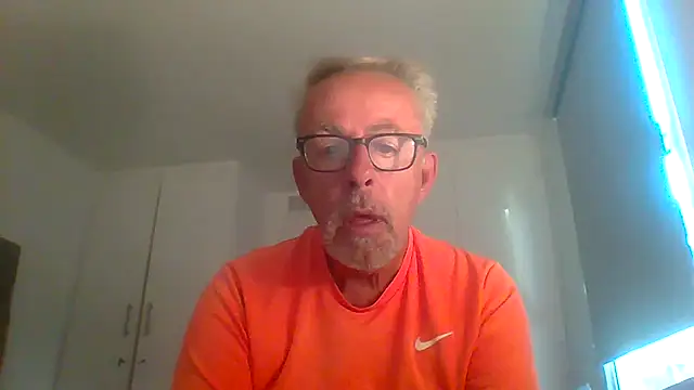Snapshot of tuggy59 chatting on September 22, 2025, 5:02 am tuggy59 online show from September 22, 2025, 5:02 am