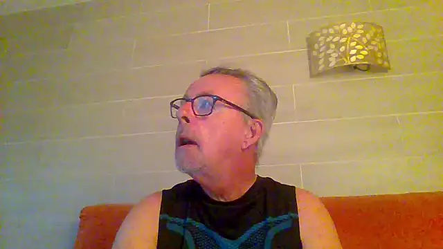Snapshot of tuggy59 chatting on June 18, 2026, 5:06 am tuggy59 online show from June 18, 2026, 5:06 am