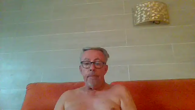 Snapshot of tuggy59 chatting on July 12, 2026, 6:14 am tuggy59 online show from July 12, 2026, 6:14 am