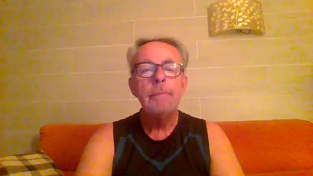 Snapshot of tuggy59 chatting on July 22, 2026, 4:14 am tuggy59 online show from July 22, 2026, 4:14 am
