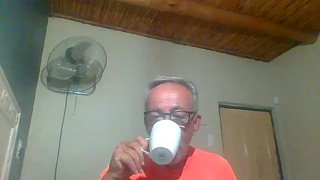 Snapshot of tuggy59 chatting on October 12, 2025, 5:42 am tuggy59 online show from October 12, 2025, 5:42 am