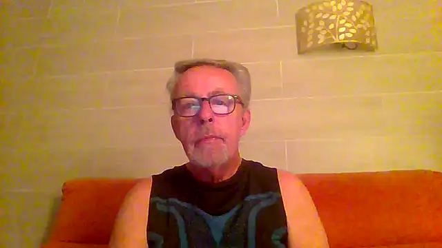 Snapshot of tuggy59 chatting on June 19, 2026, 4:18 am tuggy59 online show from June 19, 2026, 4:18 am