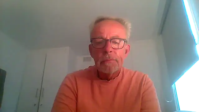 Snapshot of tuggy59 chatting on September 20, 2025, 5:23 am tuggy59 online show from September 20, 2025, 5:23 am