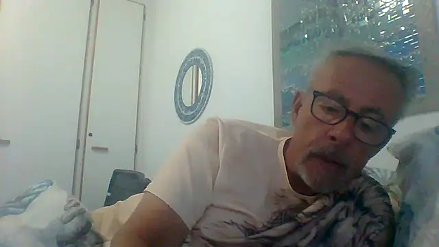 Snapshot of tuggy59 chatting on September 24, 2025, 5:14 am tuggy59 online show from September 24, 2025, 5:14 am