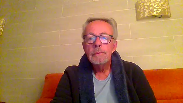 Snapshot of tuggy59 chatting on November 29, 2025, 6:02 am tuggy59 online show from November 29, 2025, 6:02 am