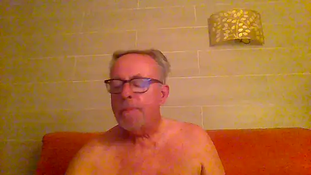 Snapshot of tuggy59 chatting on July 14, 2026, 4:17 am tuggy59 online show from July 14, 2026, 4:17 am