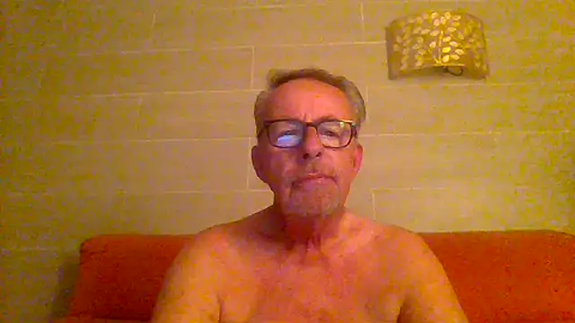 Snapshot of tuggy59 chatting on July 29, 2026, 4:01 am tuggy59 online show from July 29, 2026, 4:01 am