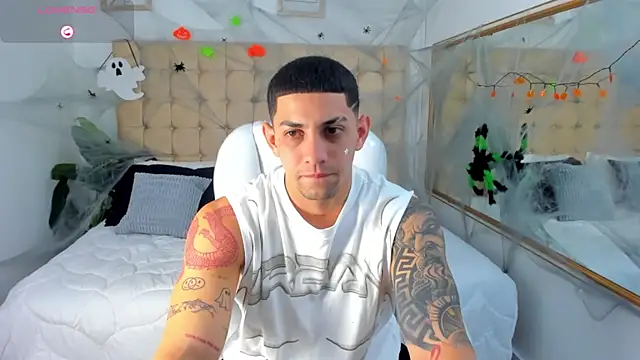 Alex cute77 online show from October 8, 2025, 12:17 pm