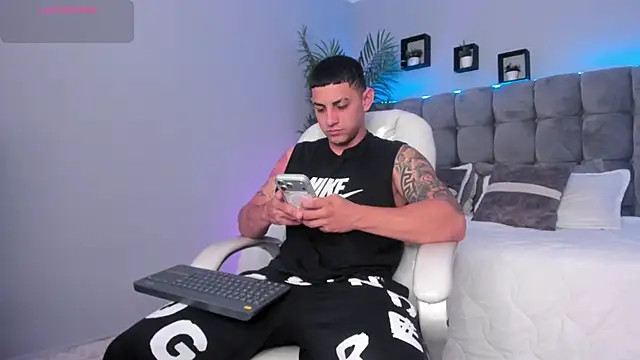 Alex cute77 online show from July 20, 2026, 1:02 pm