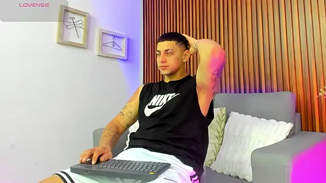 Alex cute77 online show from May 4, 2026, 11:24 am