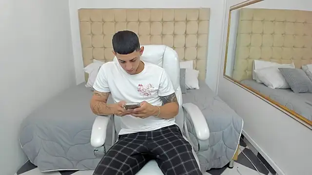 Alex cute77 online show from December 15, 2025, 11:38 am