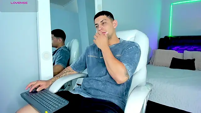 Alex cute77 online show from July 22, 2026, 12:40 pm