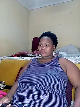 Snapshot of Real1SweetQueen chatting on March 18, 2025, 5:01 pm Real1SweetQueen online show from March 18, 2025, 5:01 pm