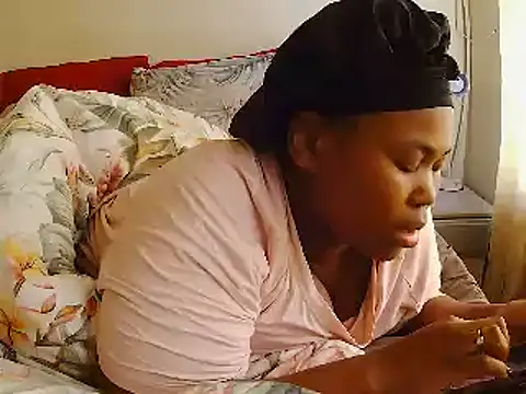 Snapshot of Real1SweetQueen chatting on June 24, 2026, 6:45 am Real1SweetQueen online show from June 24, 2026, 6:45 am