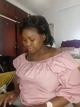 Snapshot of Real1SweetQueen chatting on July 18, 2026, 12:03 pm Real1SweetQueen online show from July 18, 2026, 12:03 pm