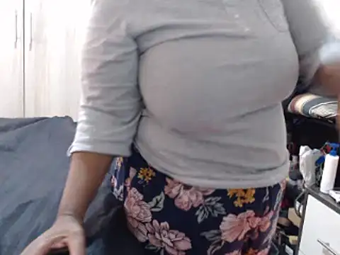 Real1SweetQueen online show from April 30, 2026, 7:37 am