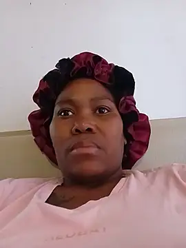 Snapshot of Real1SweetQueen chatting on July 3, 2026, 7:37 am Real1SweetQueen online show from July 3, 2026, 7:37 am