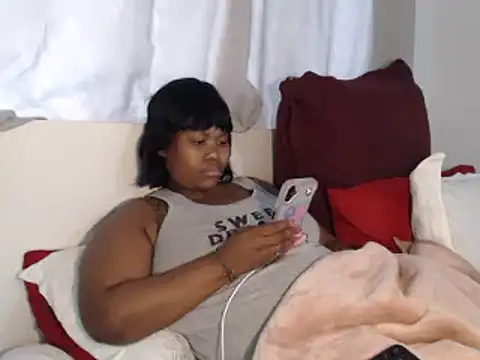 Snapshot of Real1SweetQueen chatting on October 27, 2025, 8:37 am Real1SweetQueen online show from October 27, 2025, 8:37 am