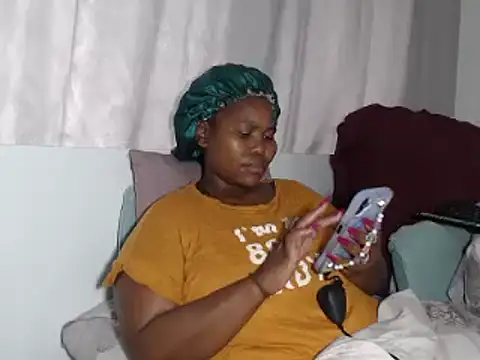 Snapshot of Real1SweetQueen chatting on September 25, 2025, 12:11 pm Real1SweetQueen online show from September 25, 2025, 12:11 pm