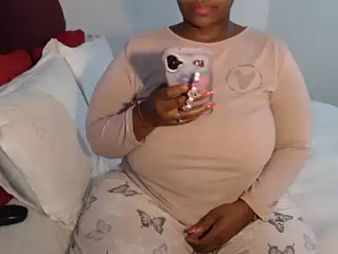 Snapshot of Real1SweetQueen chatting on October 21, 2025, 12:37 pm Real1SweetQueen online show from October 21, 2025, 12:37 pm
