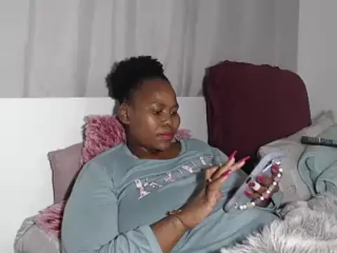 Snapshot of Real1SweetQueen chatting on October 1, 2025, 9:07 pm Real1SweetQueen online show from October 1, 2025, 9:07 pm