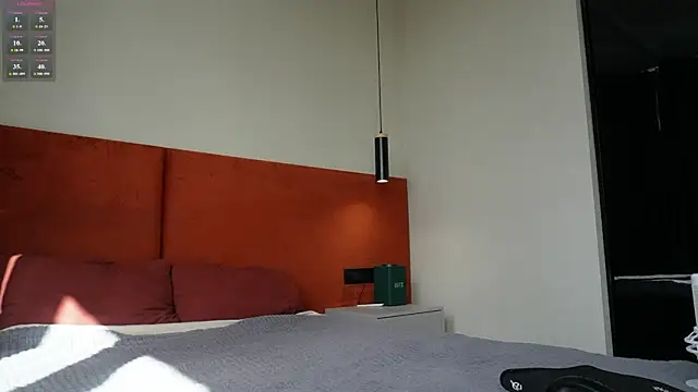 annief0x online show from May 9, 2026, 4:27 am