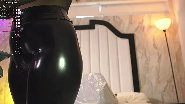 mia colin1  online show from February 8, 2026, 1:31 pm