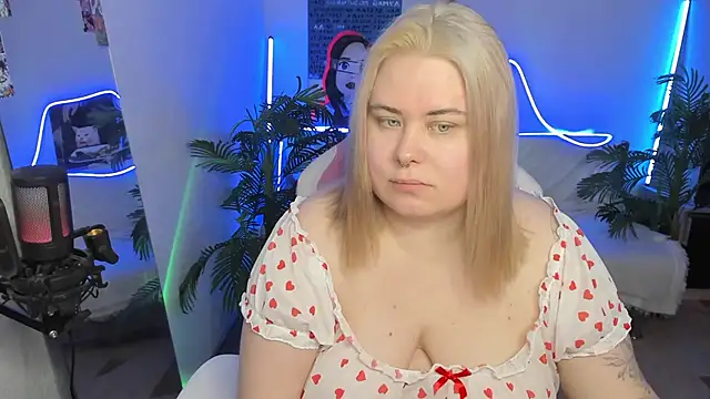 Snapshot of Akemi_BBW chatting on March 21, 2025, 7:55 am Akemi BBW online show from March 21, 2025, 7:55 am