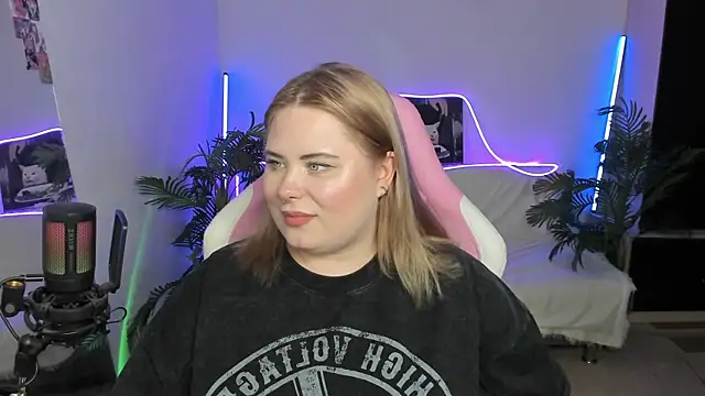 Snapshot of Akemi_BBW chatting on March 14, 2025, 10:05 pm Akemi BBW online show from March 14, 2025, 10:05 pm