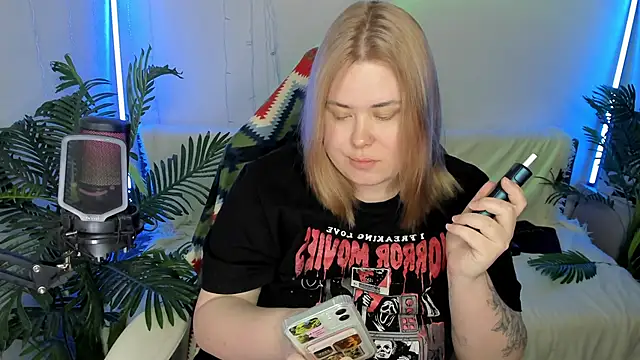 Snapshot of Akemi_BBW chatting on February 7, 2025, 8:20 pm Akemi BBW online show from February 7, 2025, 8:20 pm