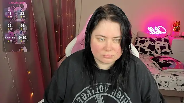 Snapshot of Akemi_BBW chatting on February 13, 2026, 4:45 am Akemi BBW online show from February 13, 2026, 4:45 am