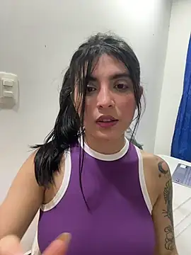 Snapshot of CristalCerati chatting on January 2, 2025, 3:37 am CristalCerati online show from January 2, 2025, 3:37 am