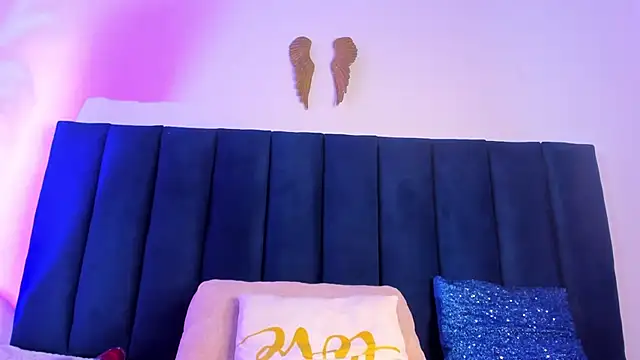 Anette  online show from March 18, 2026, 7:48 pm